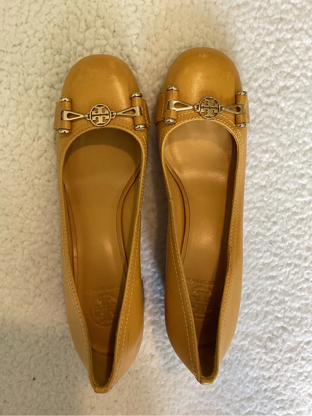 Tory Burch Size 9.5 Mustard Leather Logo Bow Pumps Low Heel Preppy Classic